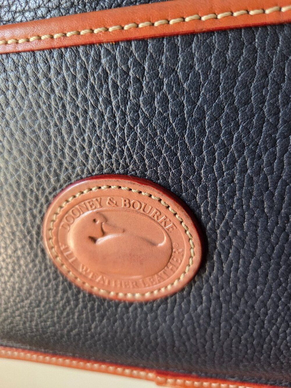 EUC DOONEY & BOURKE THICK PEBBLED GENUINE LEATHER CROSSBODY BAG - Picture 7 of 16